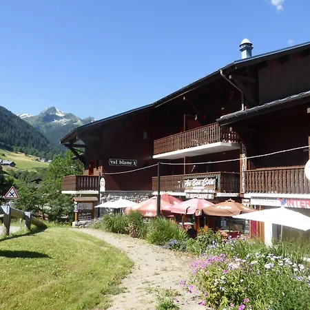 Triplex 6 Pers. A 50m Des Pistes A Areches-beaufort Apartment *